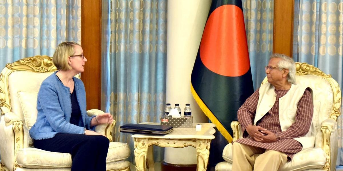পাচারকৃত অর্থ ফেরত আনতে যুক্তরাজ্যের সহযোগিতা চান প্রধান উপদেষ্টা